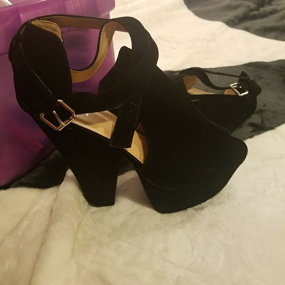 heels - Picture 2 of 2